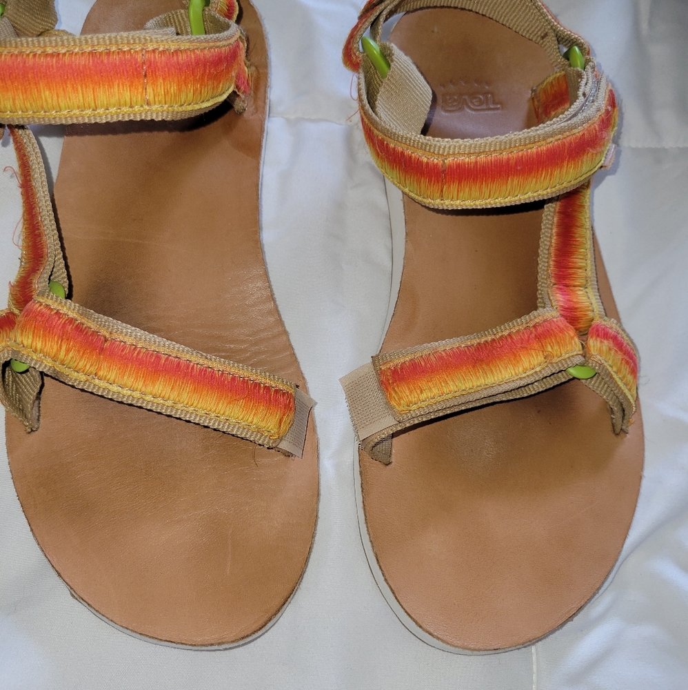 Teva Ombrè sandals size 8 EUC